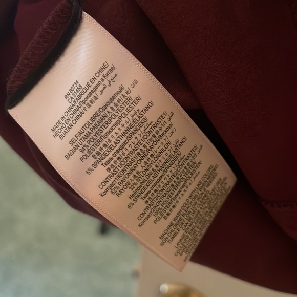 BCBG Sleeveless Karlee Faux Leather Zipper Detail Burgundy Shift Mini Dress XS- - Picture 5 of 6